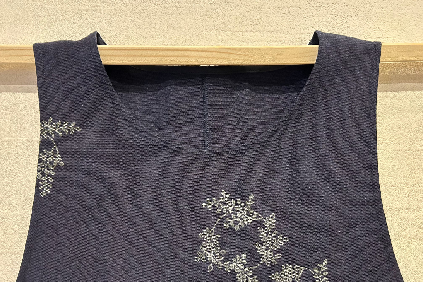 藍染めエプロンドレス(厚)リースIndigo pinafore / apron