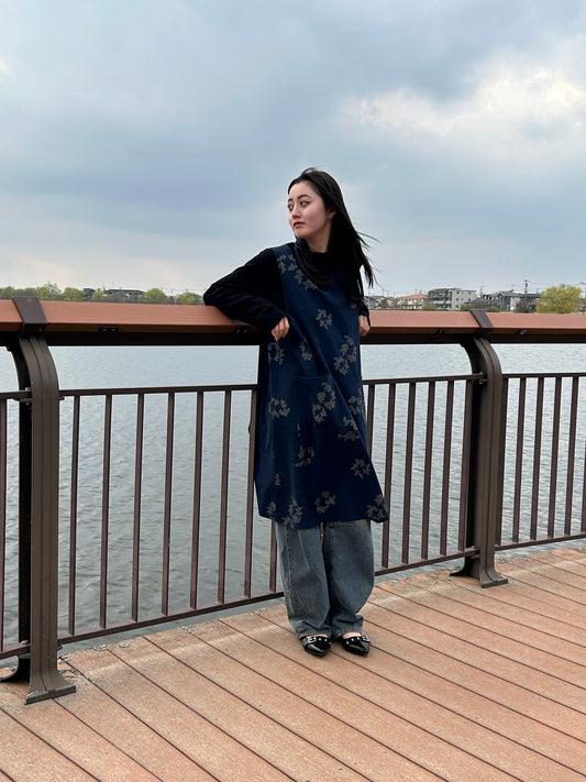 藍染めエプロンドレス(薄)リース   Indigo pinafore/apron